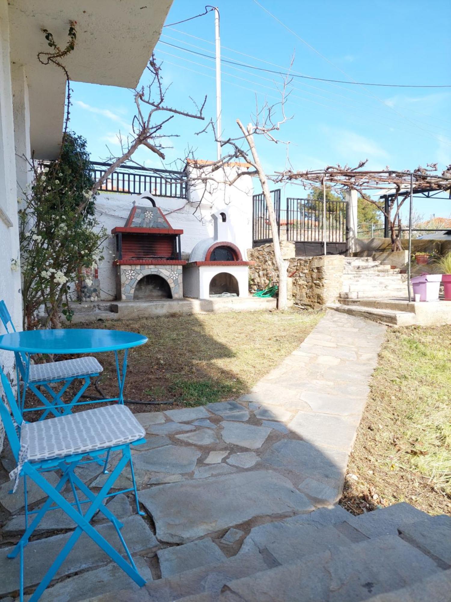 Dora'S House Comfortable Apartment With A Yard And View ピルガディキア エクステリア 写真